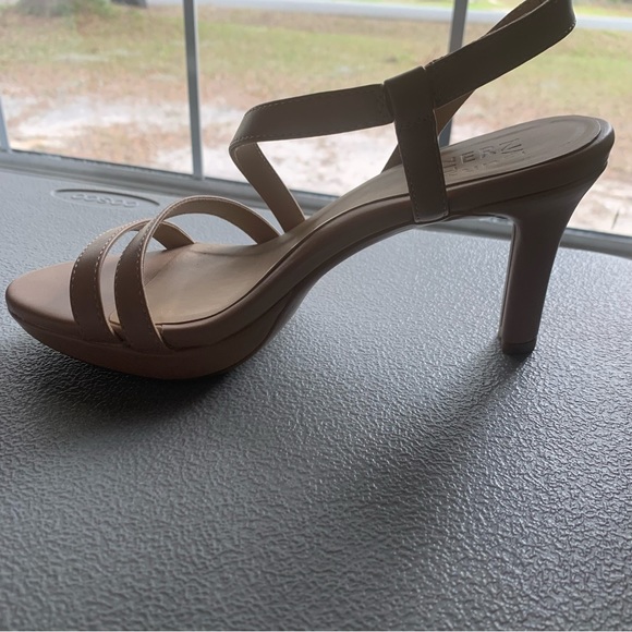 Naturalizer Cream Brûlée Heels Size 7M - Picture 2 of 8